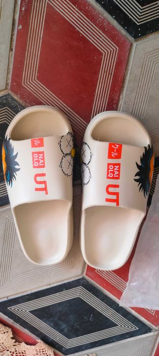 Модние резиновие тапочки