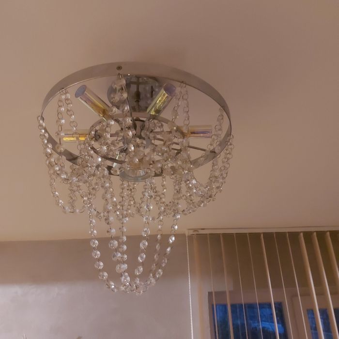 Продавам полилей