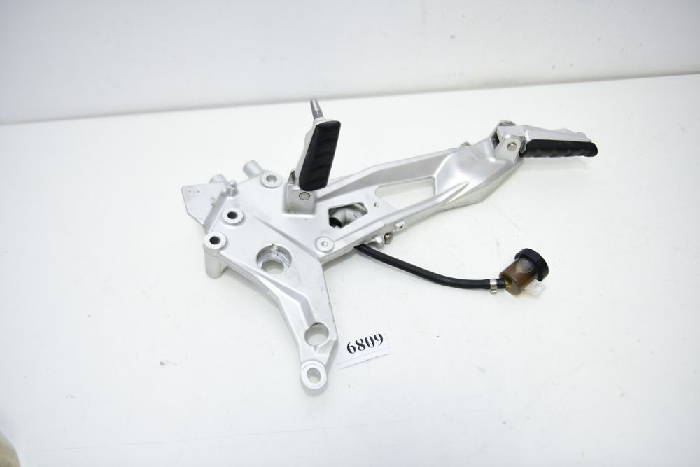 Suport scăriță cu pedală dreapta față BMW F900 R F900R K83