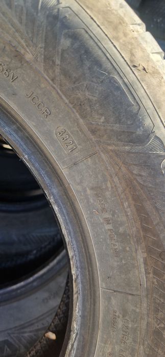 Vând anvelope all-season 215/65r16.