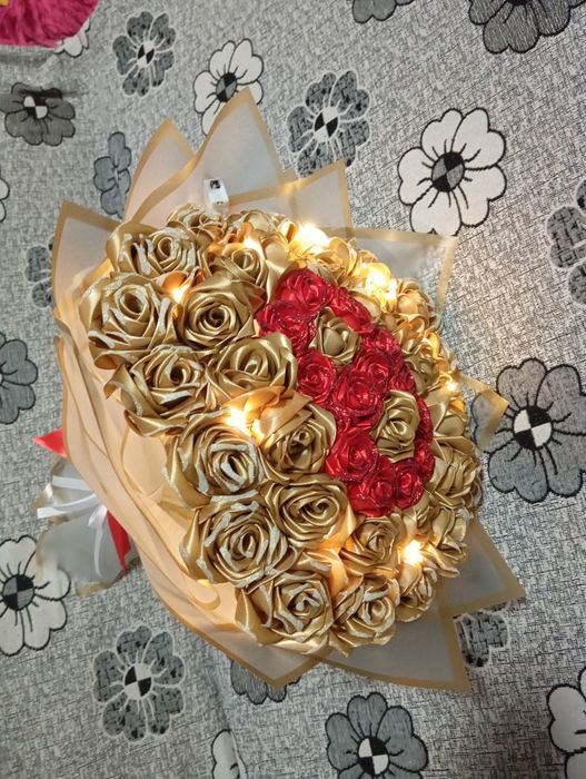 Продам букет из атласных роз!
