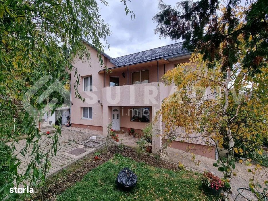 Casă spațioasă cu 5 camere, garaj și curte generoasă – strada Câmpului