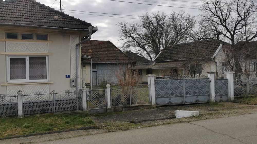 Casă 3 camere + anexe, 1216 mp, intabulată, strada Gării, Ulmeni, Maramureș