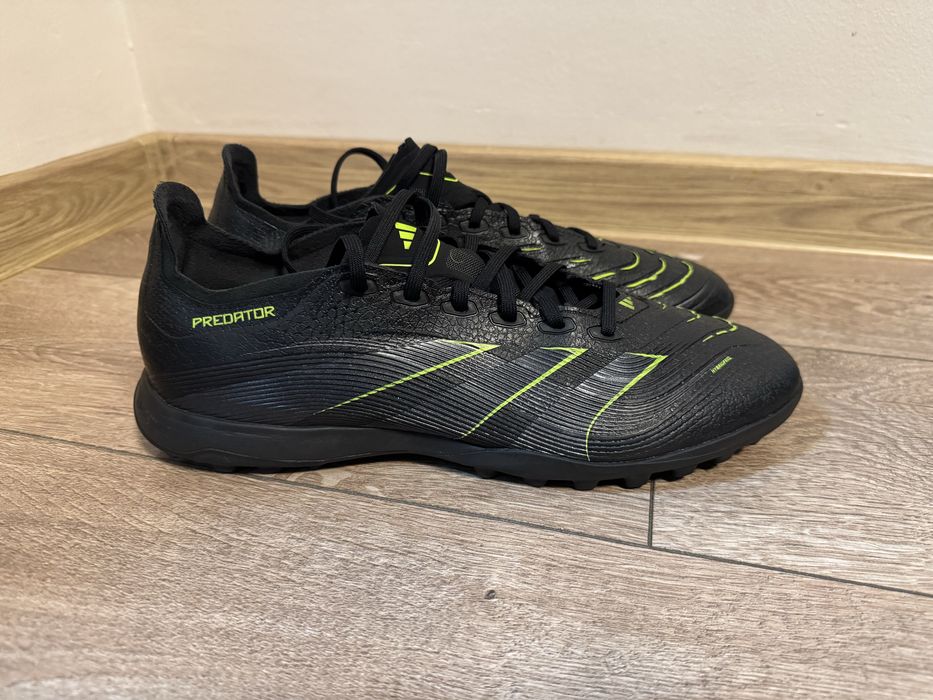Футболни обувки Adidas Predator TF