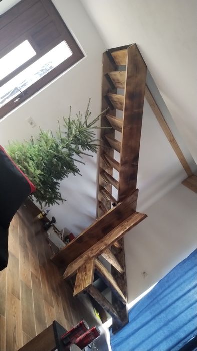 Scări din lemn masiv