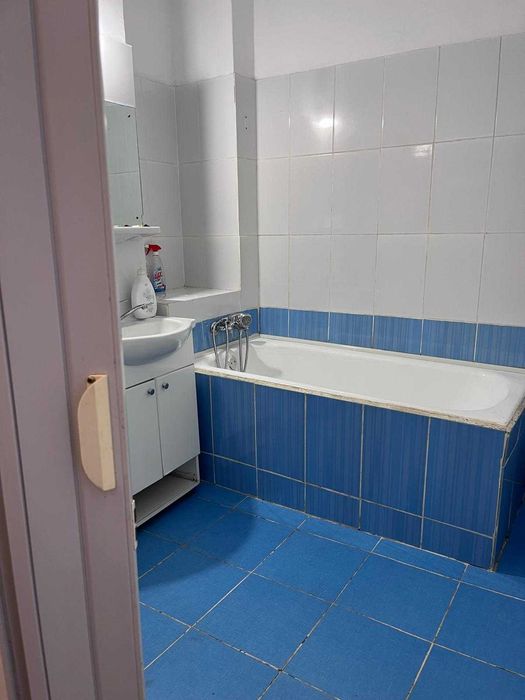 Inchiriez apartament cu 2 camere  peste drum de Iulius Mall