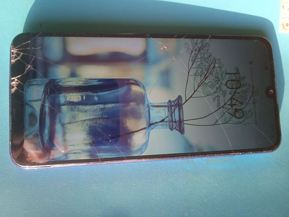 Смартфон Хуавей 32гб.