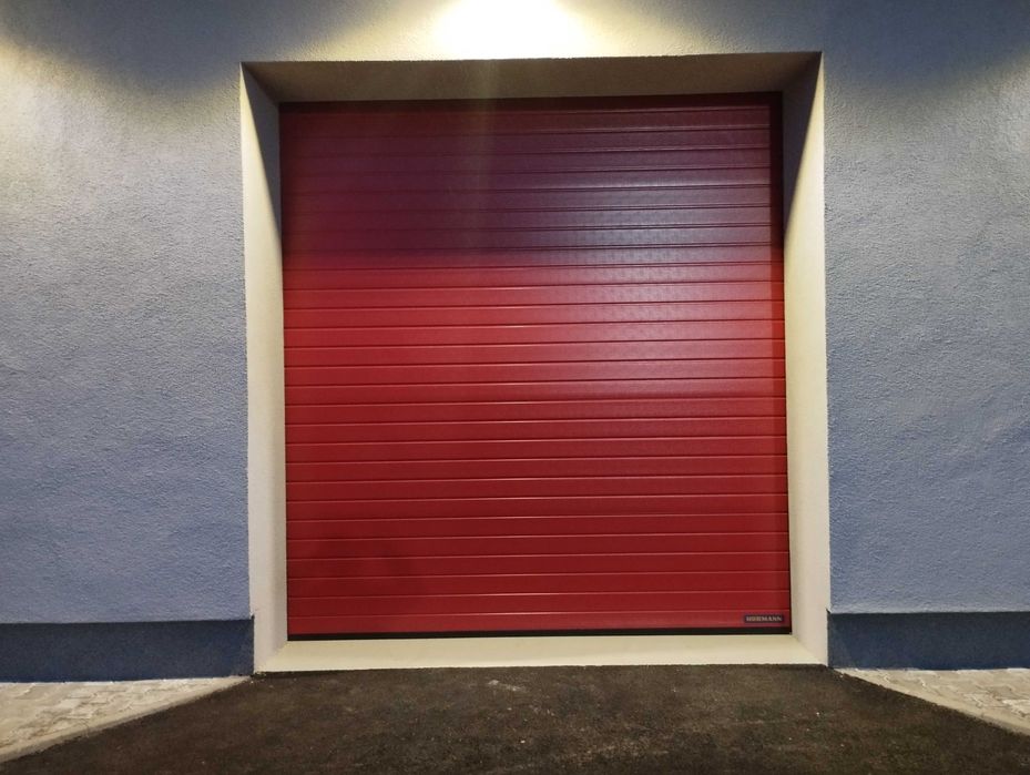 Индустриални секционни врати за халета Хьорман с висока термоизолация