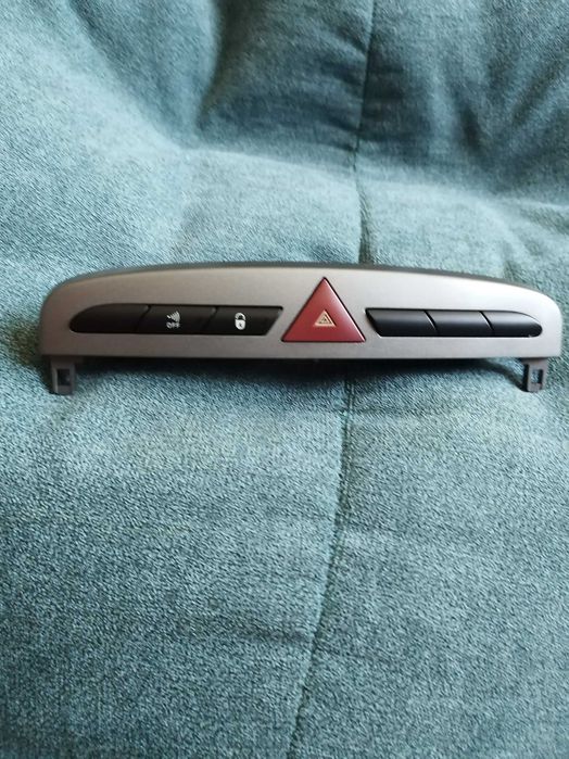 Панел / бутон аварийни светлини Пежо 308 2012г.