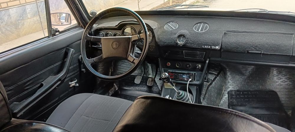 VAZ2106mowina ideal pirosta