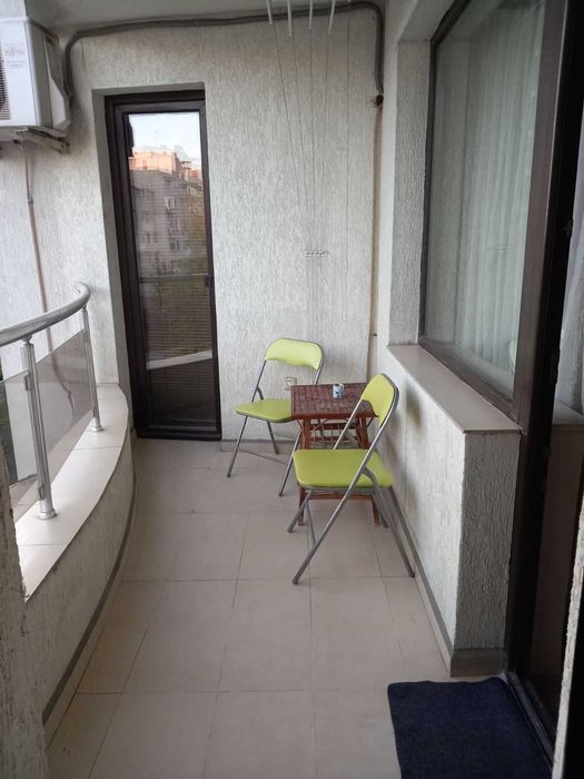 Отдавам 3-стаен обзаведен апартамент