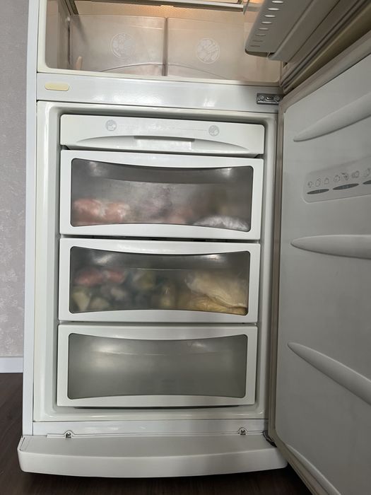 Продам Холодильник LG