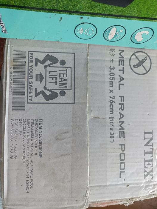 Новый бассейн в коробке