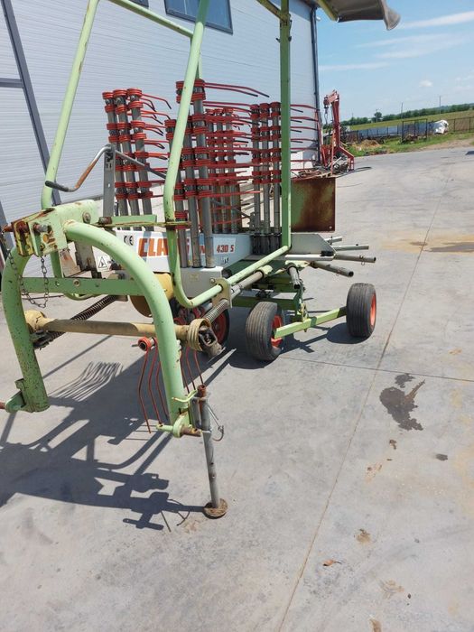 Grebla rotativa Claas Liner deschidere 4.30 metri 13 brate, recent adusa din Italia