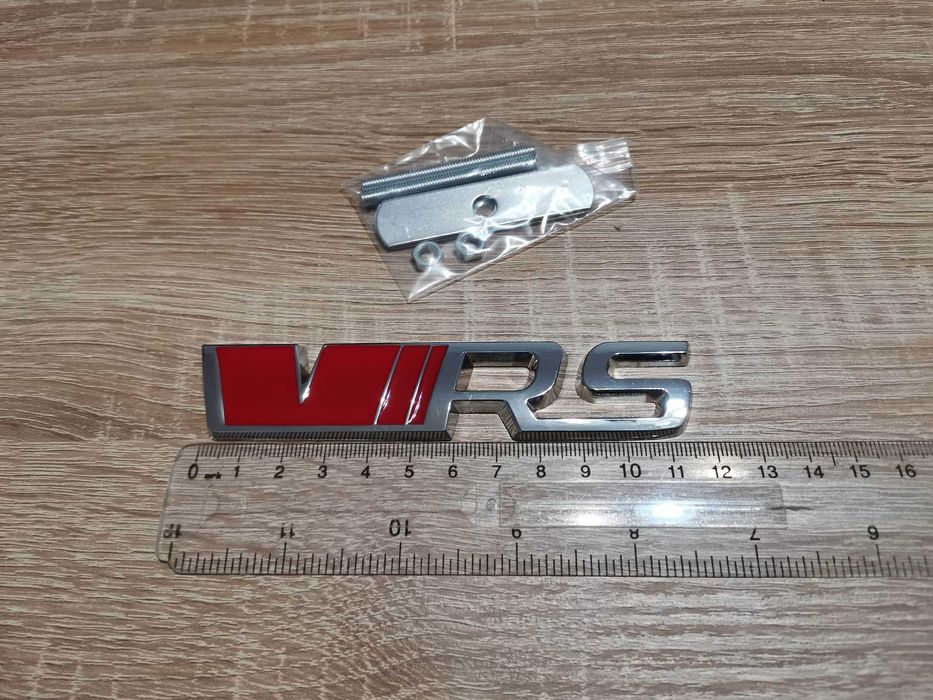 Skoda VRS емблеми  за решетка червено със сребристо