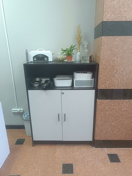 Продам маникюрные  столы и стулья