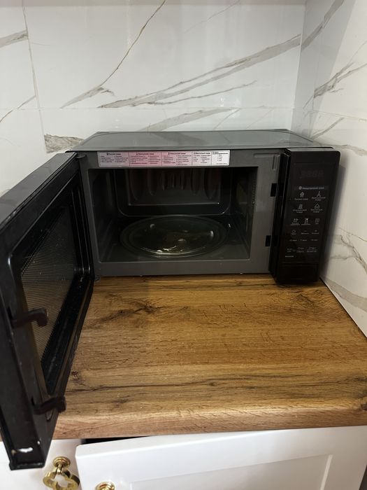 Продам микроволновую печь LG