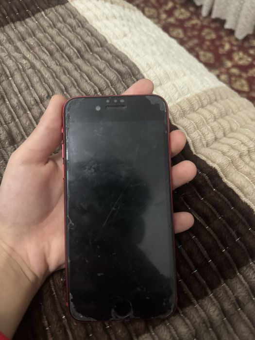 iPhone se2020 на 64гб