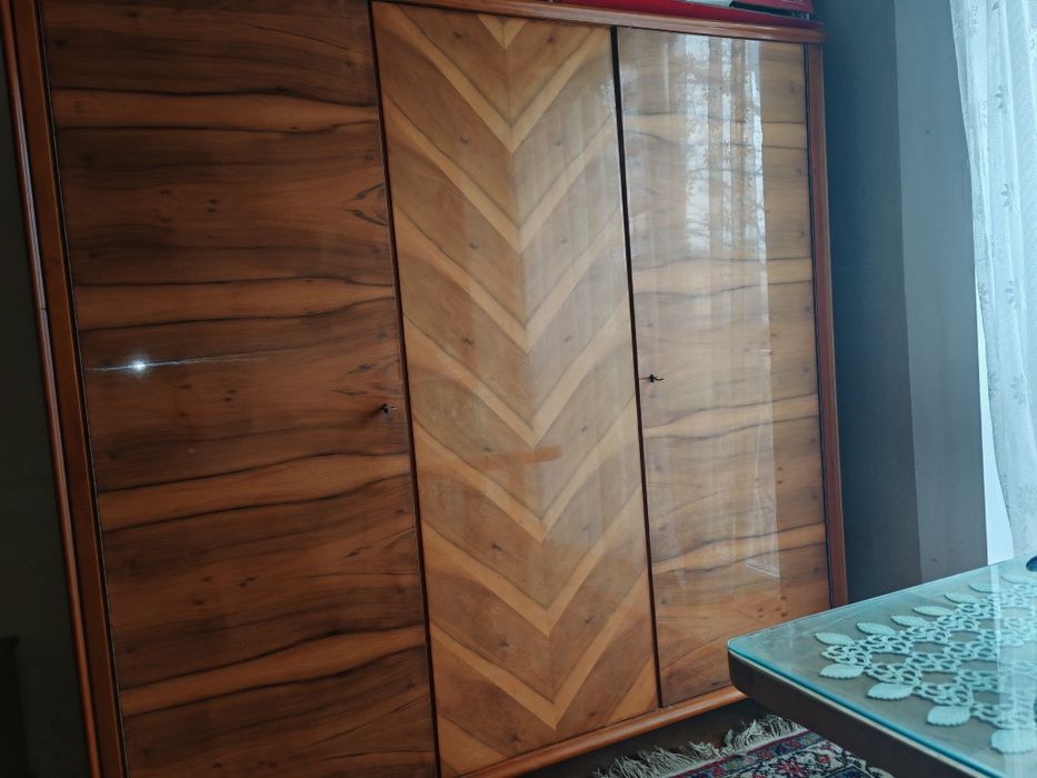 Pat de colț, comodă cu oglindă și șifonier cu 3 uși