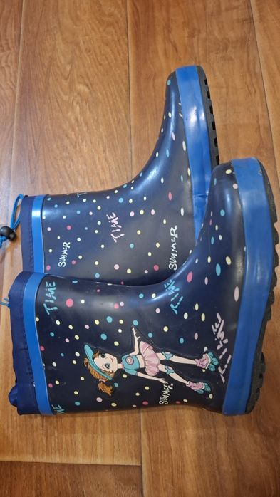 Резиновые боты и дождевик