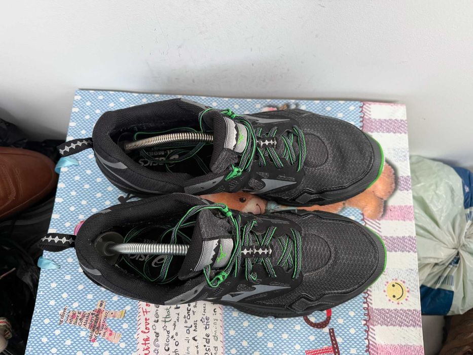 ''Mizuno Wave Daichi Gore-Tex''оригинални маратонки 45 номер