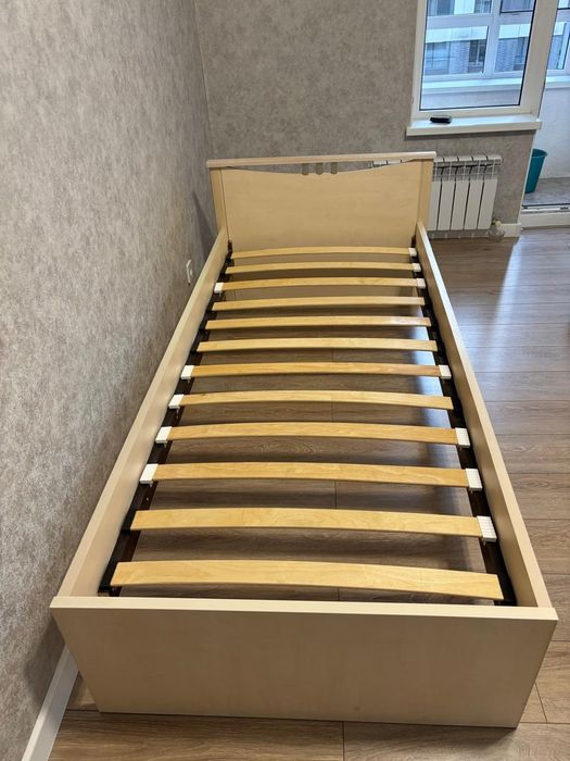 Продам деревянную кровать