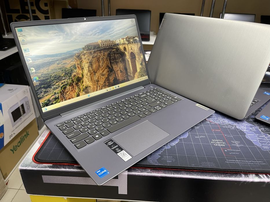 Lenovo ideapad 3 Core i3-1215U/8Gb/256Gb