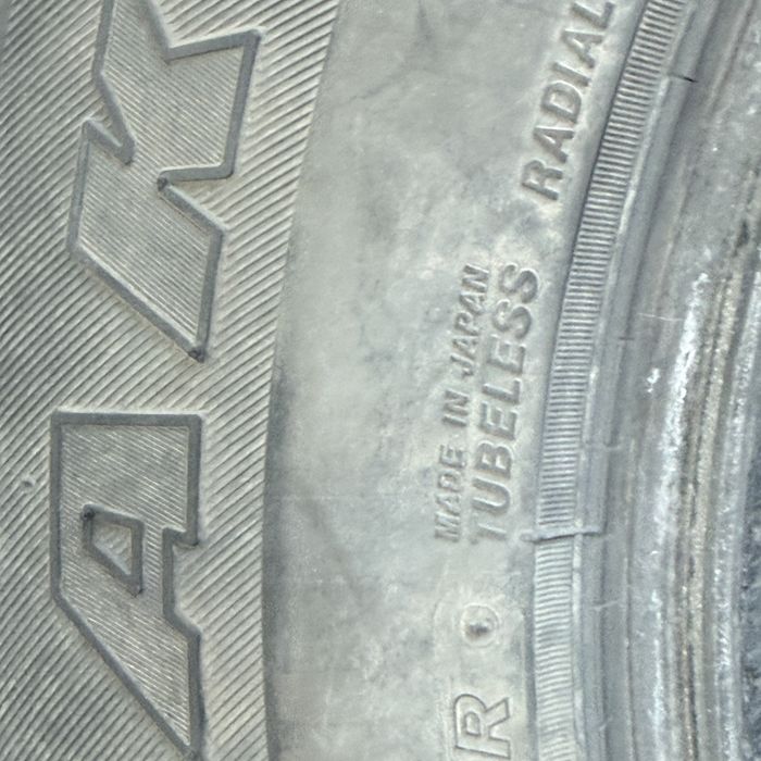 Щины Bridgeston Blizzak 245/75/16