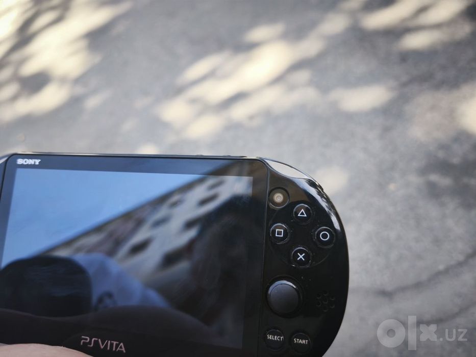 PS Vita 2000 slim