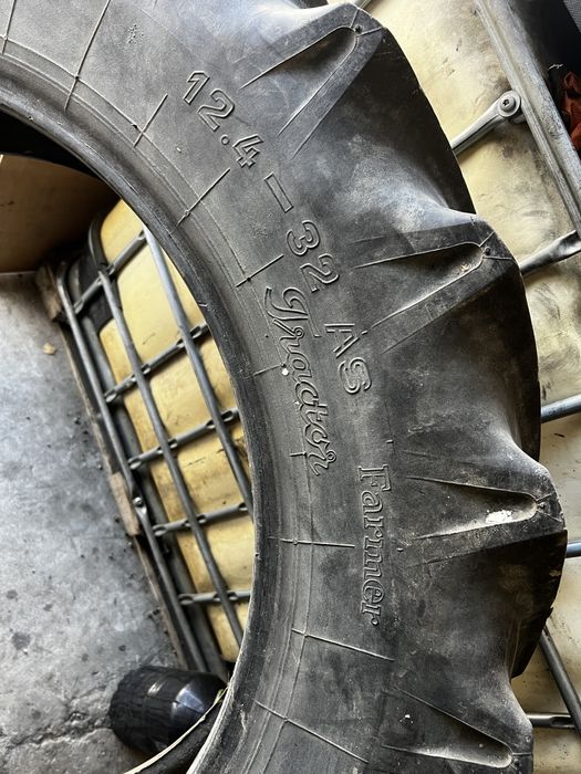 2 anvelope 12.4 R32 ( 320/80/R32 ) , Semperit !
