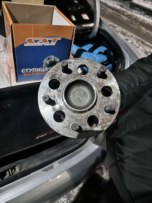 Продам ступицу camry 50 американец