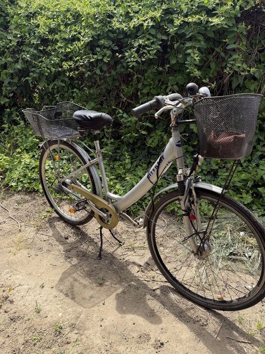 Vand biciclete si cauciucuri roti piese biciclete !