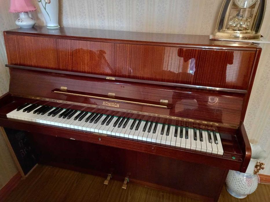 Пианино Ronish 70-х годов в отличном состоянии. Коричневое
