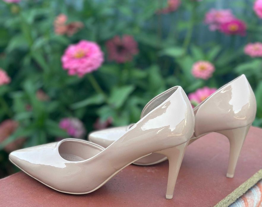 Продам лаковые туфли