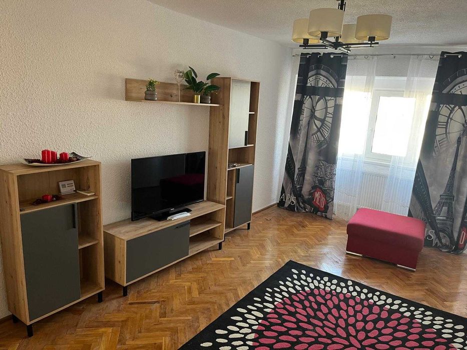 Proprietar, Inchiriez 2 apartamente ultracentral 3 camere, 2 bai