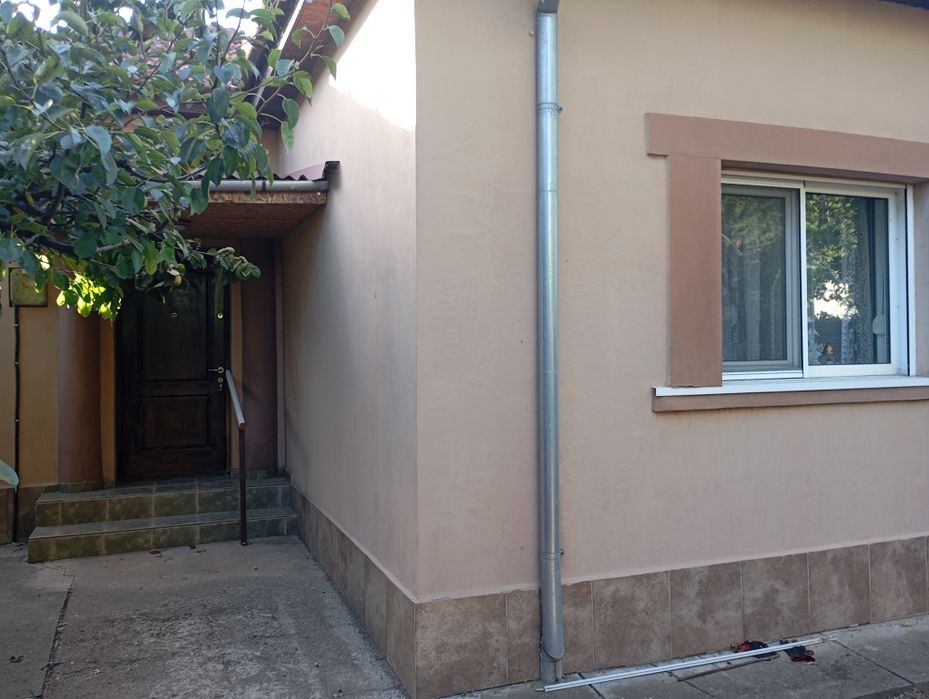 Proprietar vând casă cu713m teren in Calea Lipovei pe str ion Roată nr51 cu 4camere 2 bai și 2 bucătari   camera tehnica , cămară și garaj