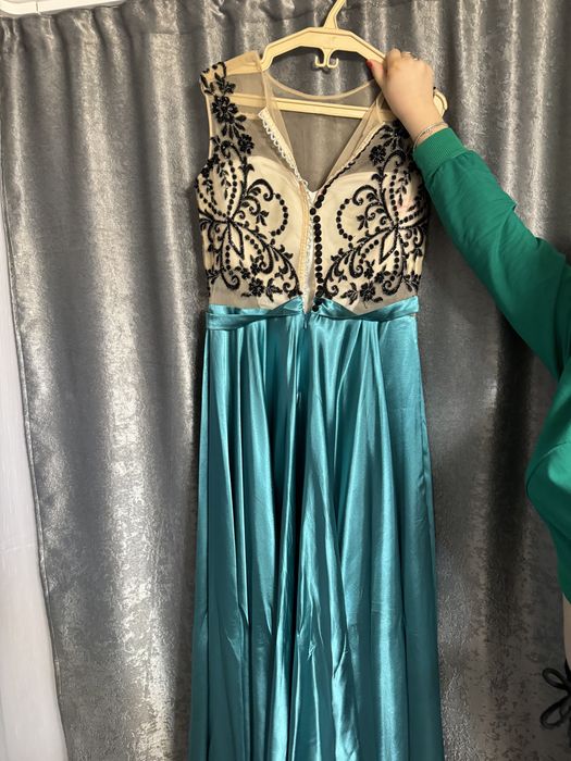 Vand rochie facuta pe comanda !300