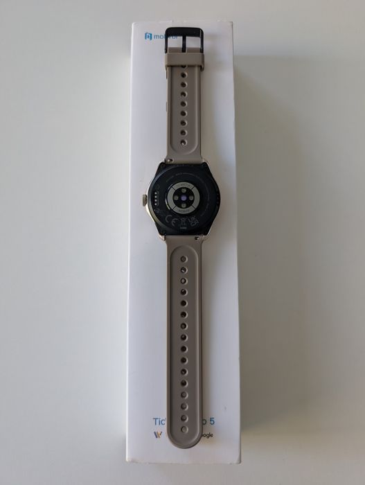 Smartwatch Ticwatch Pro 5 impecabil