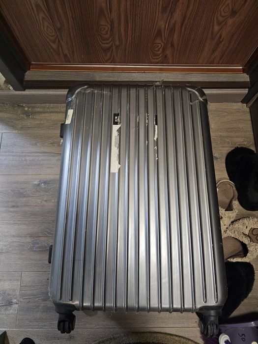 Чемодан большой б.у в хорошем состоянии