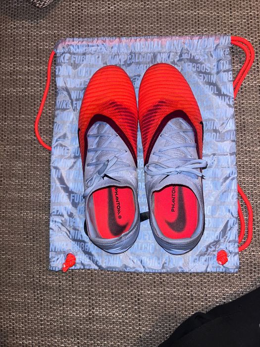 Футболни обувки: Nike Phantom