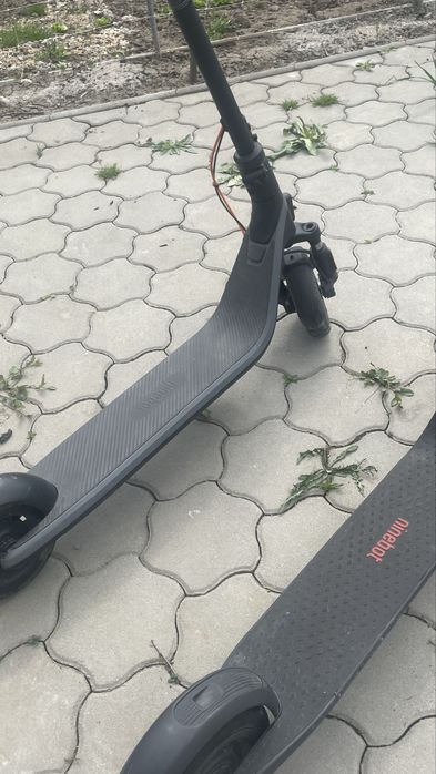 Vând doua trotinete ninebot