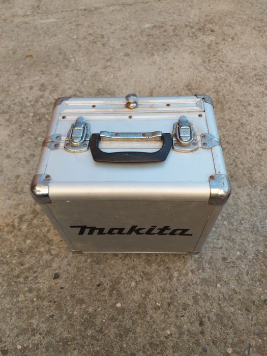 Bormasina cu acumulator și geanta makita