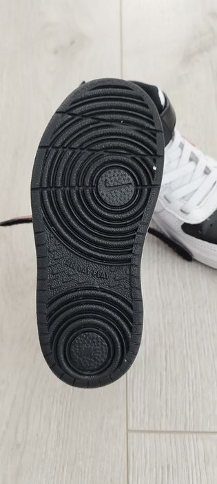 Nike court borough mid 2