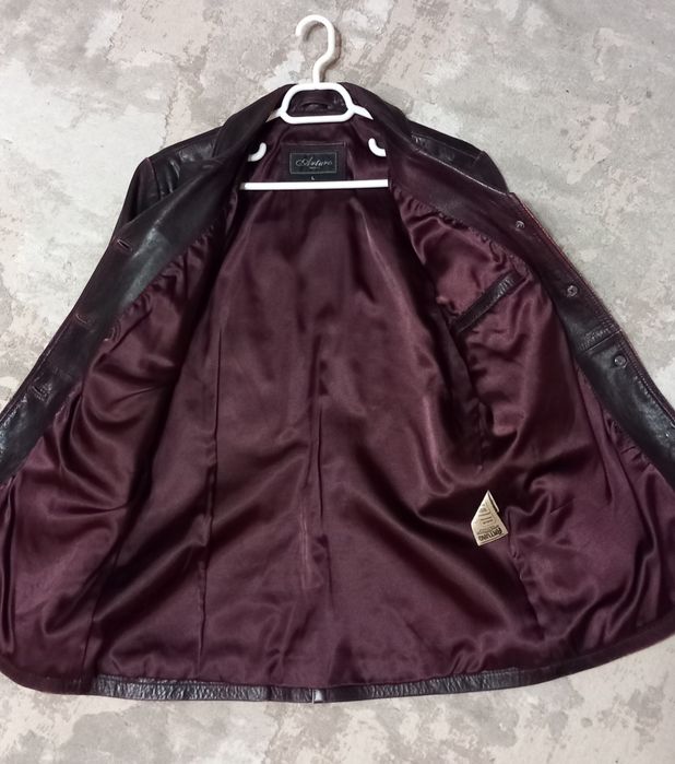 Haina din piele Arturo