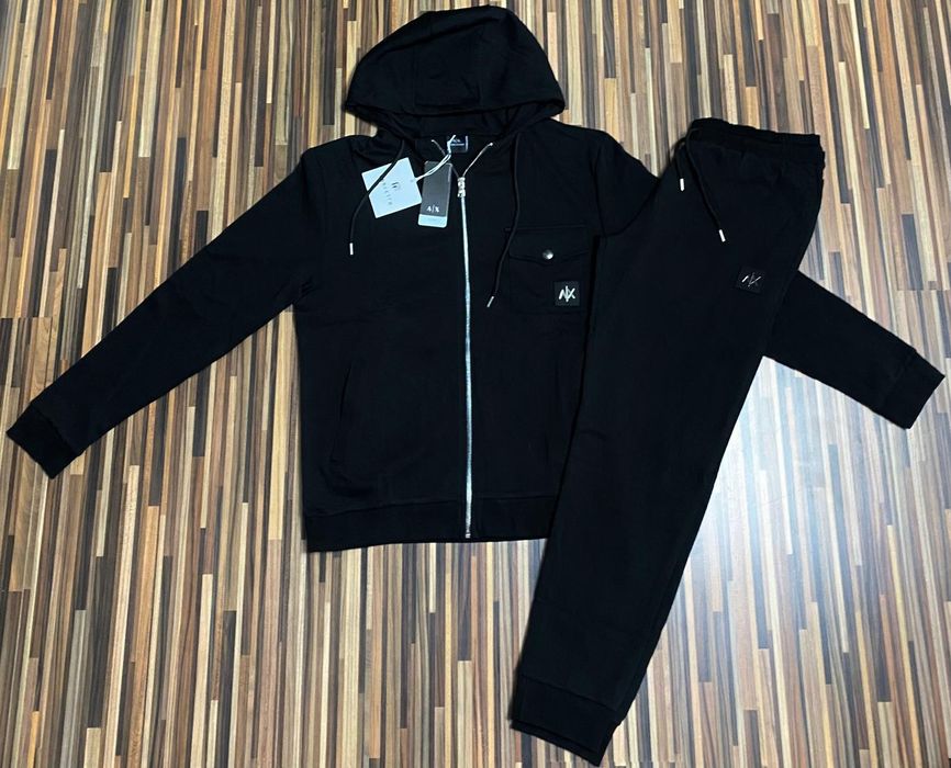 Vând compleu nou de bărbați Armani Exchange