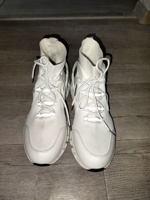 Срочно продам мужские кроссовки