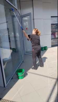 Уборка фасадов и витражей.