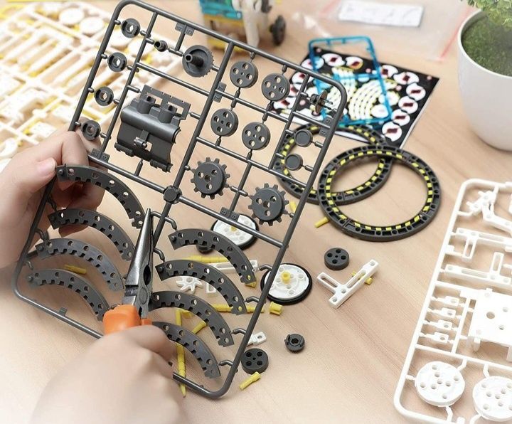 Конструктор - соларен робот 13 в 1