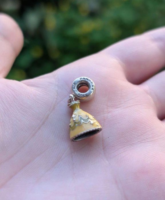 Talisman tip pandantiv, Pandora, Disney, rochia Bellei