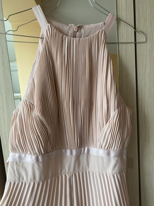 Светлорозова рокля ASOS